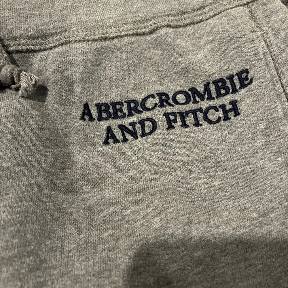 Abercrombie & Fitch Gray Fleece Sweat Shorts Size Small